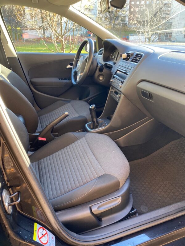 8 Volkswagen Polo
