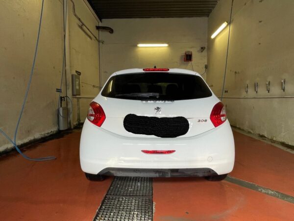 8 Peugeot 208