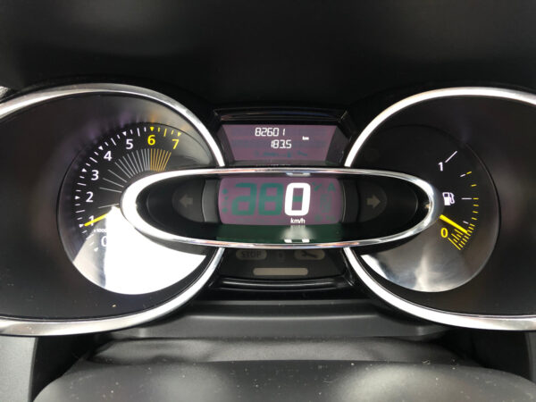 8 Renault Clio