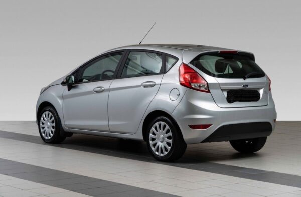 8 Ford Fiesta