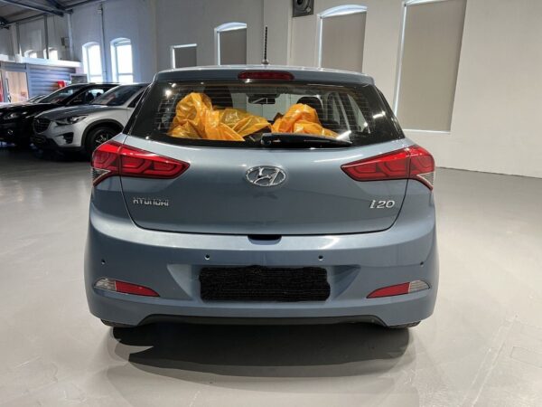 8 Hyundai i20