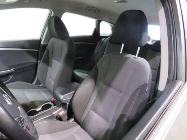 8 Hyundai i30
