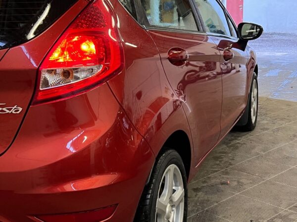 8 Ford Fiesta