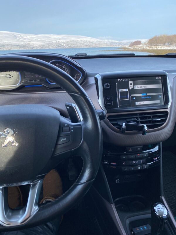 8 Peugeot 2008