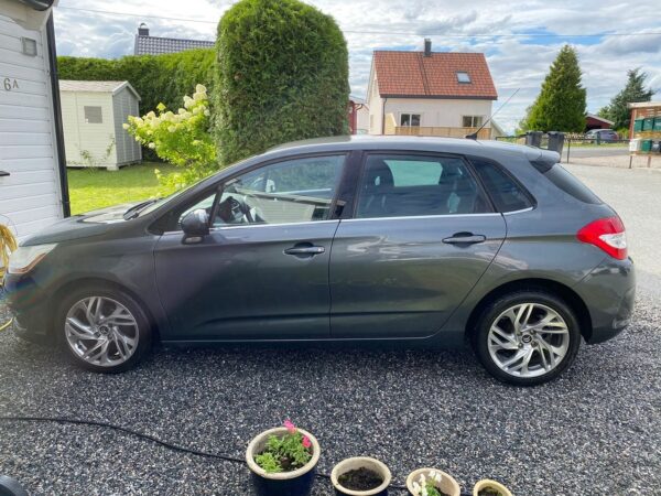 8 Citroen C4