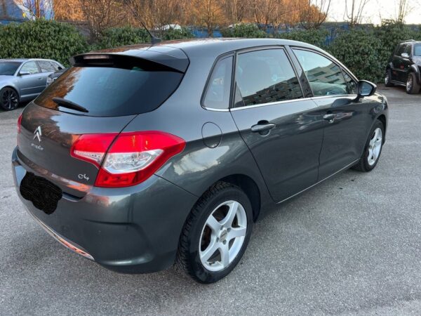 8 Citroën C4