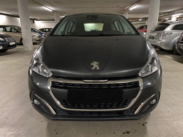 8 Peugeot 208