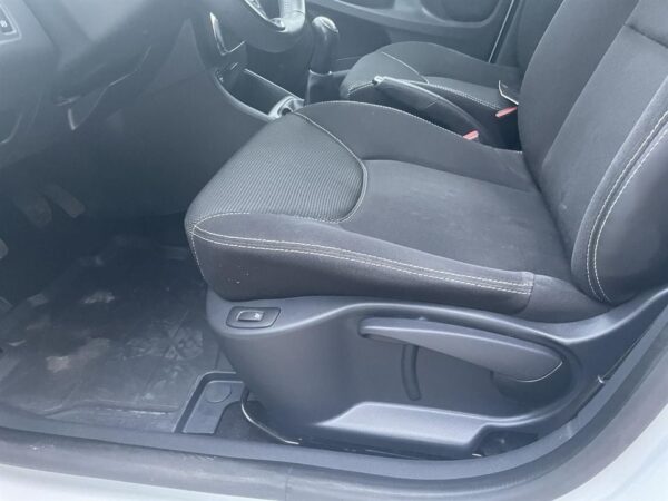 8 Renault Clio