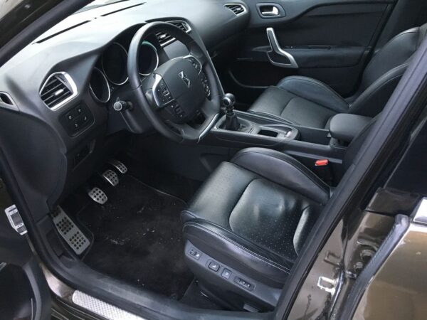 9 Citroën DS4