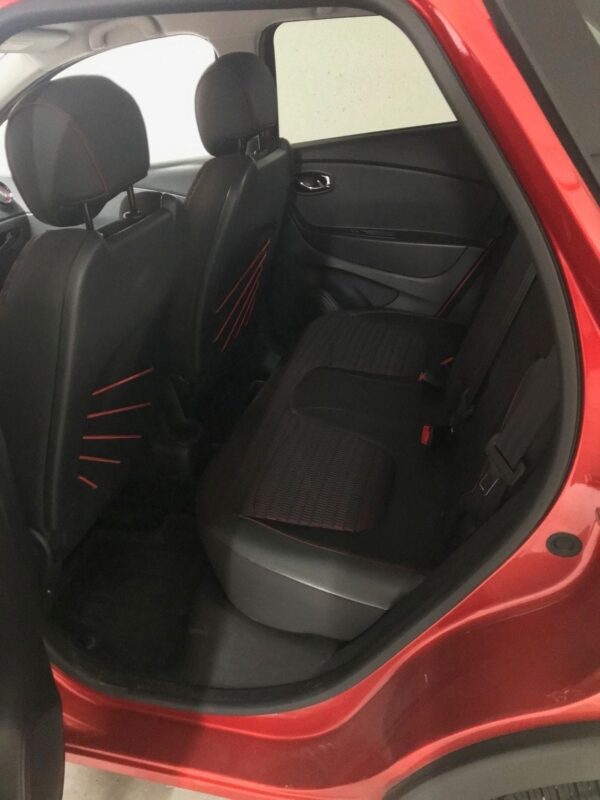 9 Renault Captur