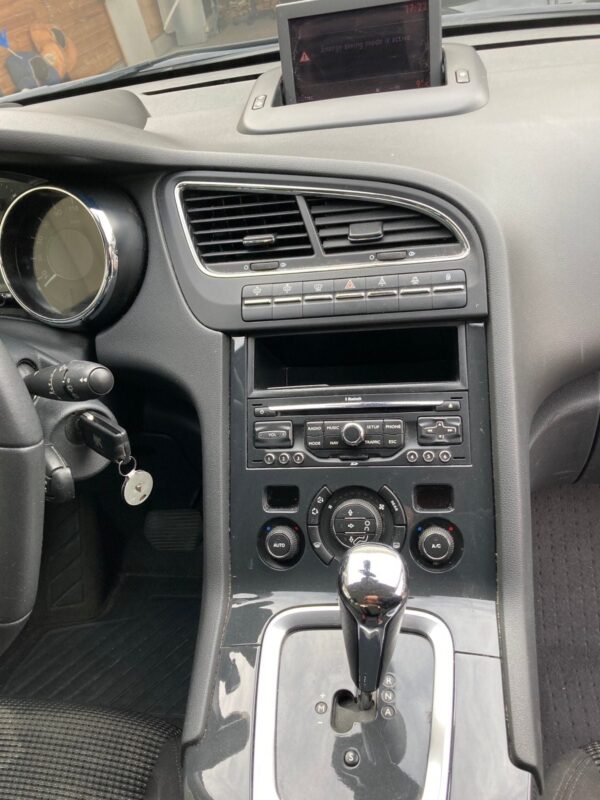 9 Peugeot 5008