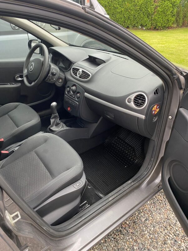 9 Renault Clio