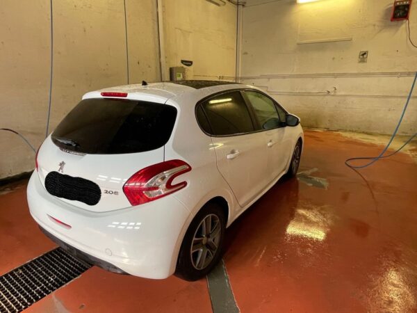 9 Peugeot 208