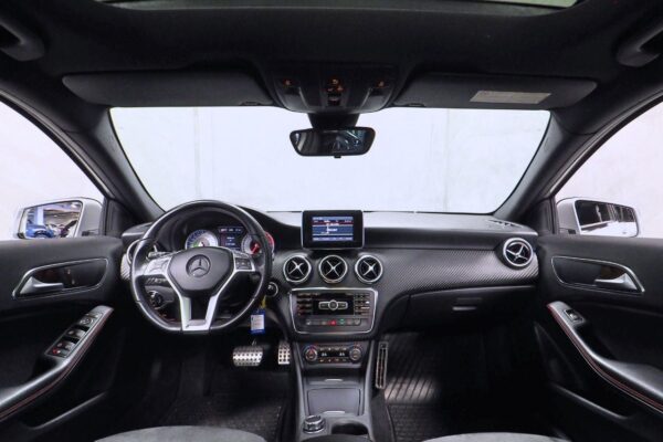 9 Mercedes-Benz Classe A