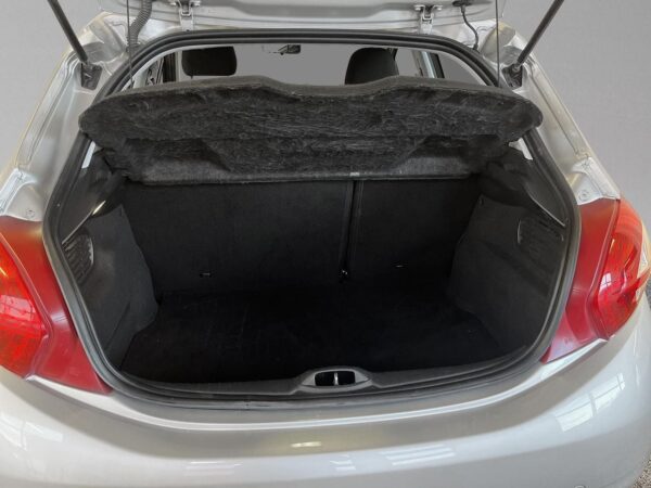 9 Peugeot 208