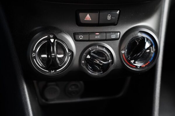 9 Peugeot 208