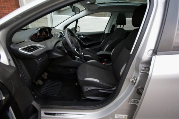 9 Peugeot 208