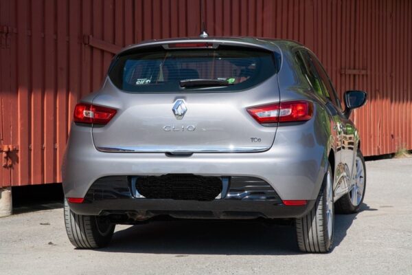 9 Renault Clio