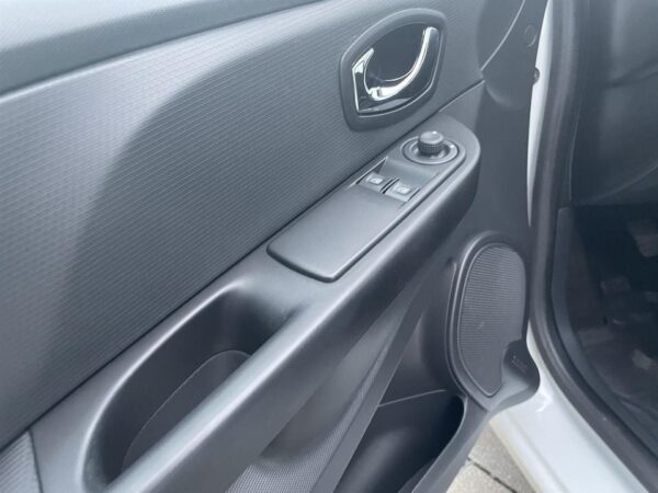 9 Renault Clio